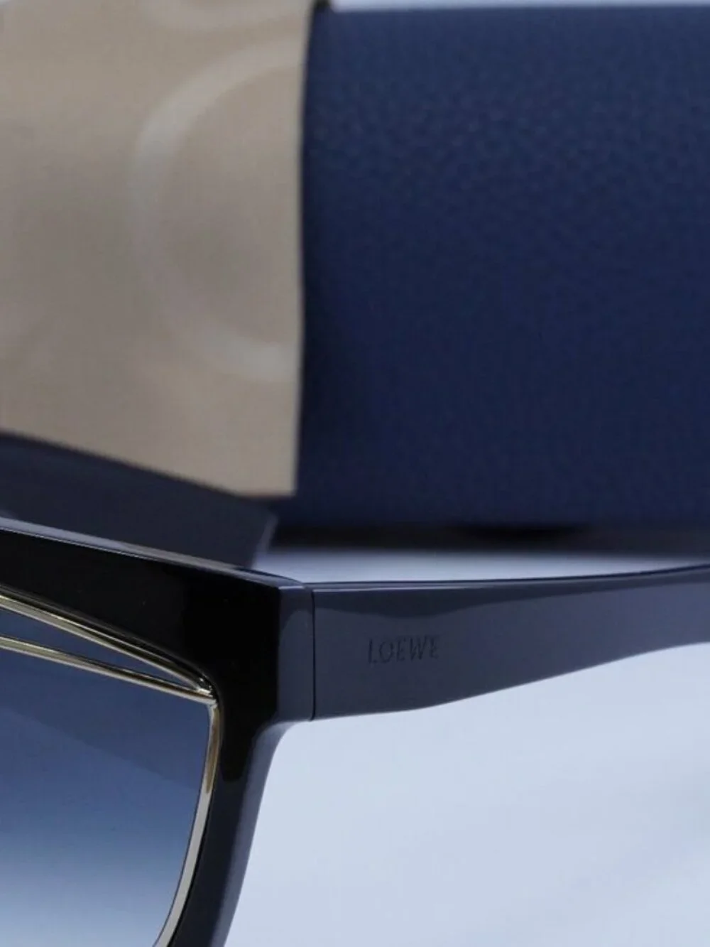 Loewe LW40012I 05B Shield Sunglasses – Black/Gold \Gradient Smoke